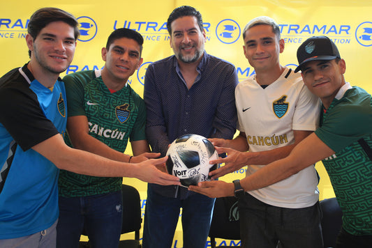 CANCÚN FC CELEBRA FIRMA DE AUTÓGRAFOS EN ULTRAMAR FERRY